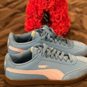 PUMA women Blue Sneakers